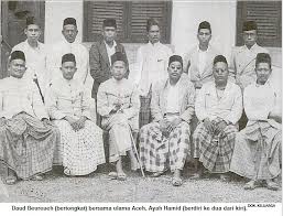 Daud Beureueh bersama kaum Ulama Aceh