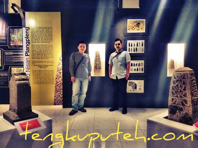 Tim tengkuputeh berpose di Musem Aceh