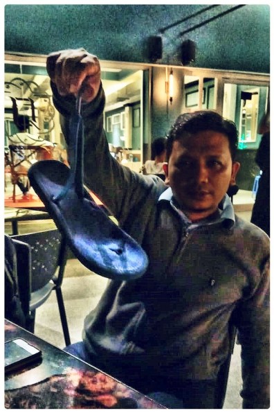 Bak gob mupakee bek gata pawang, bak gob muprang bek gata panglima; Jak ubee let tapak, duek ubee let punggong;