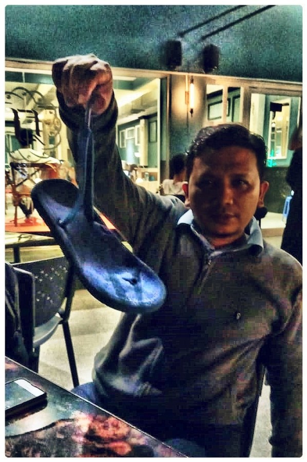 Bak gob mupakee bek gata pawang, bak gob muprang bek gata panglima; Jak ubee let tapak, duek ubee let punggong;