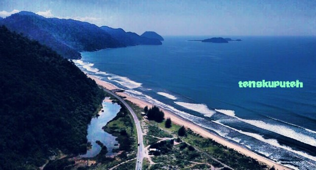 Pantai di Daya, dilihat dari gunung Geurutee di selatan Koetaradja (Banda Aceh) tahun 2020.